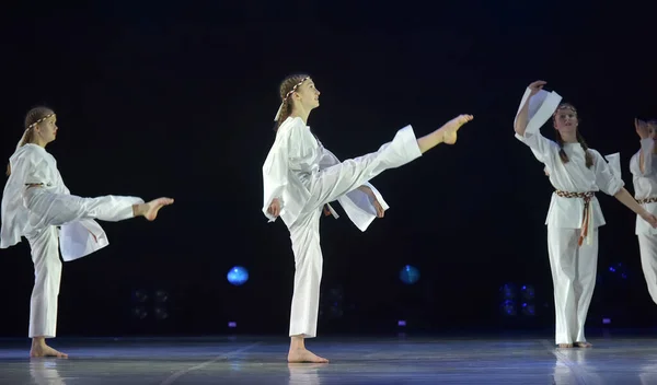 Rosja Sankt Petersburg 2019 Wykonanie Dziecięcego Baletu Tanecznego Chareografia Otwartym — Zdjęcie stockowe