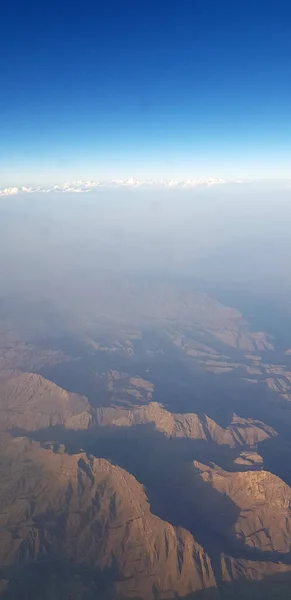 Vista Montanha Janela Avião — Fotografia de Stock