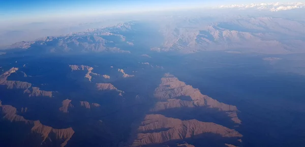 Vista Montanha Janela Avião — Fotografia de Stock