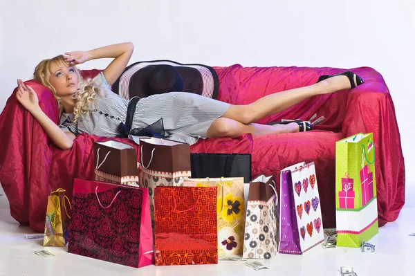 Hübsche Junge Shopaholic Frau Mit Vielen Einkaufstüten — Stockfoto