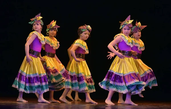 Russia San Pietroburgo 2019 Bambini Costumi Colorati Ballano Danza Messicana — Foto Stock