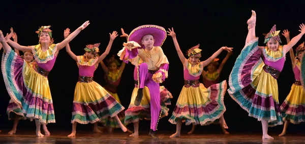 Russia Petersburg 2019 Children Colorful Costumes Dance Mexican Dance Stage — Stock Photo, Image