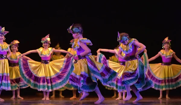 Russia San Pietroburgo 2019 Bambini Costumi Colorati Ballano Danza Messicana — Foto Stock