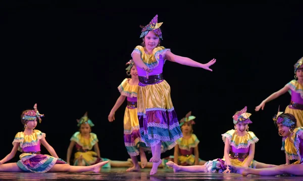 Russia San Pietroburgo 2019 Bambini Costumi Colorati Ballano Danza Messicana — Foto Stock