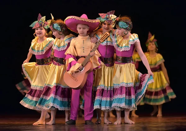 Russia Petersburg 2019 Children Colorful Costumes Dance Mexican Dance Stage — Stock Photo, Image