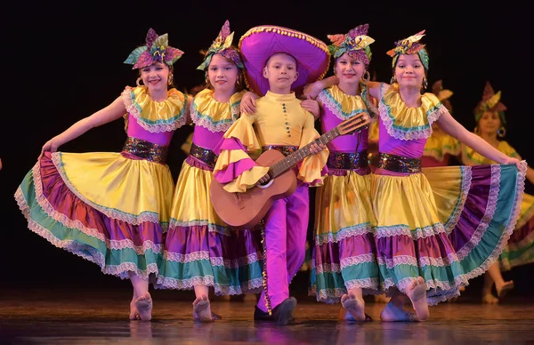 Russia Petersburg 2019 Children Colorful Costumes Dance Mexican Dance Stage — Stock Photo, Image