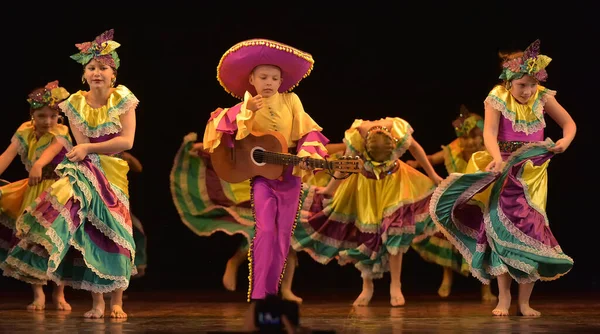 Russia Petersburg 2019 Children Colorful Costumes Dance Mexican Dance Stage — Stock Photo, Image