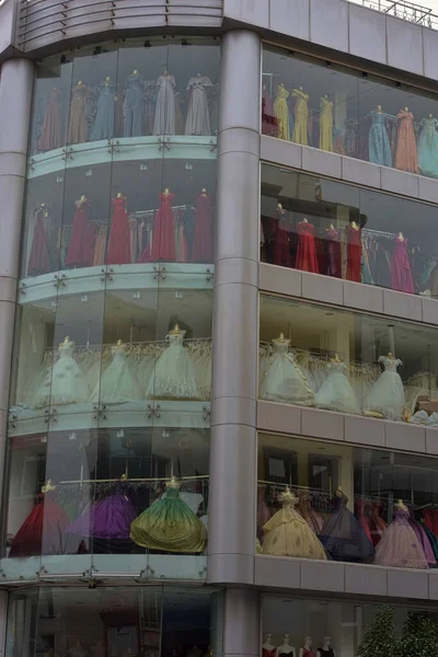 Turkey Istanbul 2018 Long Elegant Wedding Dresses Shop Window — Stock Photo, Image