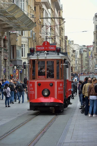 이스탄불 2018 Nostalgic Red Tram Istanbul 역사적 전차는 Taksim Istiklal — 스톡 사진