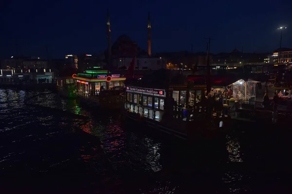 Istanbul Turkey 2018 Fishermen Boat Restaurant Produce Famous Fish Sandwiches — Stock Photo, Image