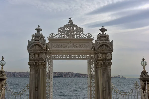 Turquia Istambul 2018 Dos Portões Palácio Dolmabahce Istambul Turquia — Fotografia de Stock