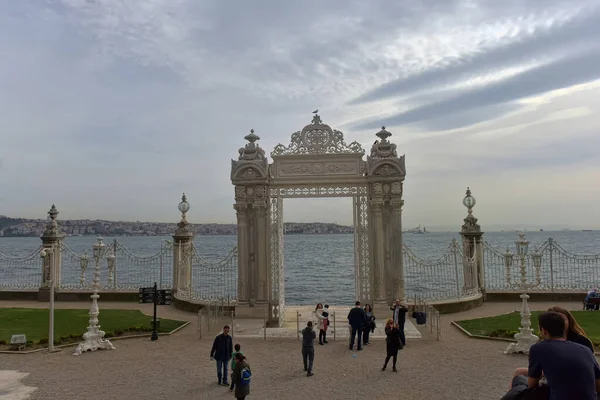 Turquia Istambul 2018 Dos Portões Palácio Dolmabahce Istambul Turquia — Fotografia de Stock
