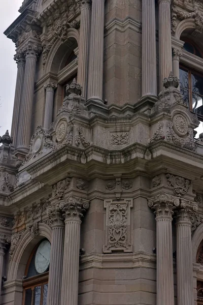 Turquia Istambul 2018 Torre Relógio Saat Kulesi Parque Palácio Dolmabahce — Fotografia de Stock