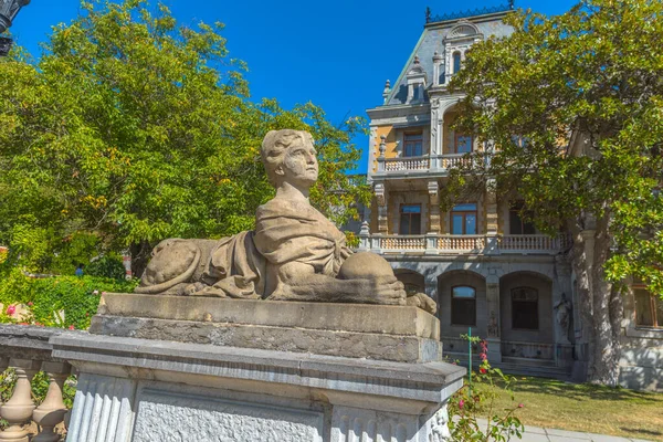 Crimea Yalta 2020 Sculpture Woman Sphinx Massandra Palace Yalta Crimea — Stock Photo, Image