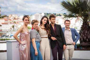 Cannes, Fransa - 15 Mayıs 2018: Suzanne Rault-Bale, Sarah Calcine, Charlotte Le Bon, Jean Baptiste Sagory ve Guillaume Kerbusch photocall yetenekleri Adami 2018 için 71 yıllık Cannes Film Festivali sırasında katılmak