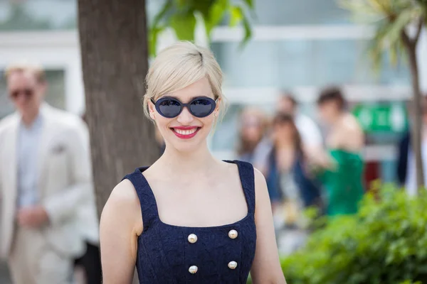 Cannes Francia Mayo 2018 Emilia Clarke Asiste Fotoconvocatoria Solo Una —  Fotos de Stock