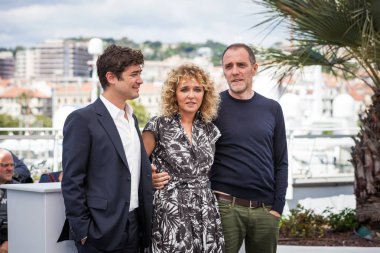 Cannes, Fransa - 15 Mayıs 2018: Riccardo Scamarcio, yönetmen Valeria Golino ve Valerio Mastandrea photocall 'Euforia için' 71 yıllık Cannes Film Festivali sırasında katılmak