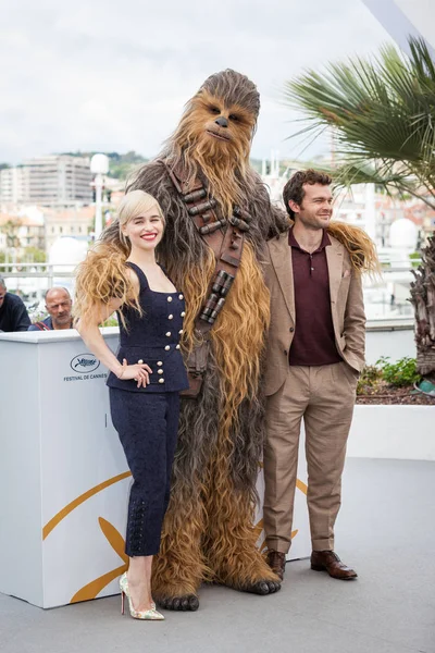 Cannes Francia Mayo 2018 Emilia Clarke Chewbacca Alden Ehrenreich Asisten — Foto de Stock
