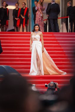 Cannes, Fransa - 16 Mayıs 2018: Model Adriana Lima 'Yakıcı' tarama sırasında 71 yıllık Cannes Film Festivali, Palais des Festivals katılır