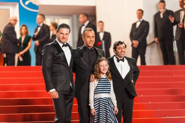法国戛纳 2018年5月16日 阿历达 波义耳 Baldari 卡拉布里亚 Garrone 和伯父 Pesce 在71戛纳电影节期间参加 — 图库照片