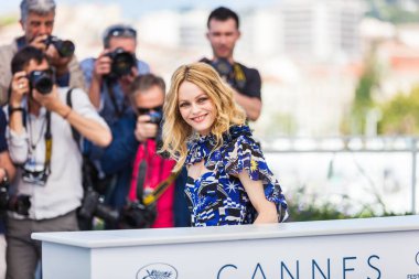 Cannes, Fransa - 18 Mayıs 2018: Oyuncu Vanessa Paradis photocall 'bıçak + kalp (BM Couteau Dans Le Couer) için' 71 yıllık Cannes Film Festivali sırasında katılır