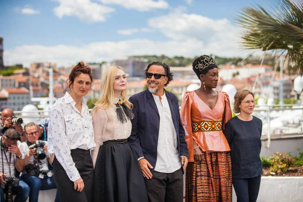 Cannes, Fransa - 14 Mayıs 2019: Alice Rohrwacher, Elle Fanning, Alejandro Gonzalez Inarritu, Maimouna N'Diaye ve Kelly Reichardt 72.
