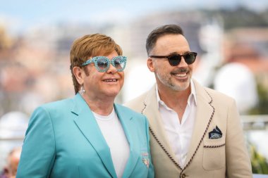 Cannes, Fransa - 16 Mayıs 2019: Sir Elton John ve David Furnish, 72.