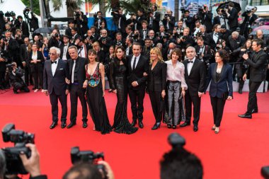 Cannes, Fransa - 18 Mayıs 2019: Jean Dujardin, Elsa Zilberstein, Gerard Darmon, Christophe Lambert ve Audrey Dana 72.
