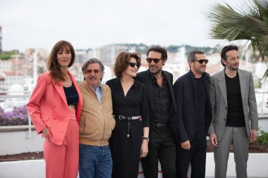 Cannes, Fransa - 21 Mayıs 2019: Doria Tillier, Daniel Auteuil, Fanny Ardant, Nicolas Bedos, Guillaume Canet ve Michael Cohen 72.