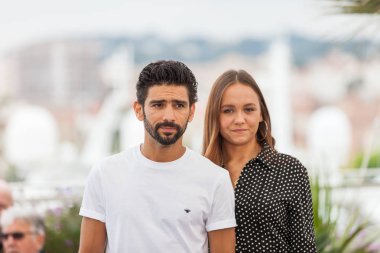 Cannes, Fransa - 24 Mayıs 2019: Salim Kechiouche ve Lou Luttiau, 72. yıllık Cannes Film Festivali sırasında 