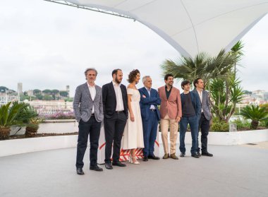 Cannes, Fransa - 24 Mayıs 2019: Fabrizio Ferracane, Fausto Russo Alesi, Maria Fernanda Candido, yönetmen Marco Bellocchio, Pierfrancesco Favino, Luigi Lo Cascio ve Pier Giorgio Bellocchio, 72. 