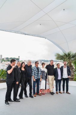 Cannes, Fransa - 24 Mayıs 2019: Jonathan Yunger, Victor Hadida, Christa Campbell, Avi Lerner, Sylvester Stallone, Paz Vega, Yariv Lerner, Kevin King ve Jeff Greenstein Sylvester Stallone & Rambo V 'nin 72. 