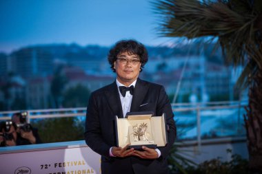 Cannes, Fransa - 25 Mayıs 2019: Güney Koreli yönetmen Bong Joon-Ho, 25 Mayıs 2019'da 72.