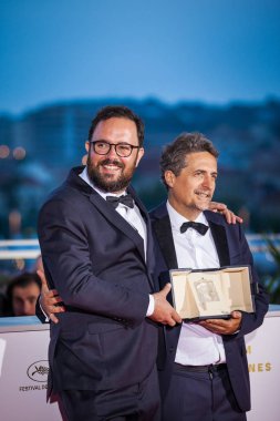 Cannes, Fransa - 25 Mayıs 2019: Juliano Dornelles ve Kleber Mendona Filho, 