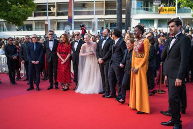 Cannes, Fransa - 25 Mayıs 2019: Pawel Pawlikowski, Elle Fanning, Alejandro Gonzalez Inarritu, Maimouna N'Diaye, Yorgos Lanthimos, Kelly Reichardt, Robin Campillo, Alice Rohrwacher ve Enki Bilal 72.
