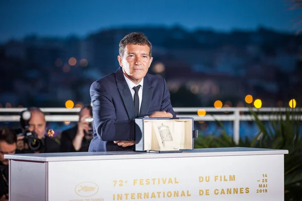 2019年5月25日 法国戛纳 西班牙演员安东尼奥 班德拉斯 Antonio Banderas 在第72届戛纳电影节上凭借 格洛里亚 Pain和Glory 获得最佳男主角奖后 — 图库照片