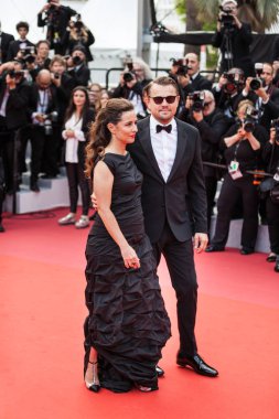 Cannes, Fransa - 22 Mayıs 2019: Leila Conners ve Leonardo Dicaprio 