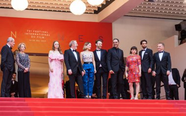 Cannes, Fransa - 22 Mayıs 2019: Sara Forestier, Arnaud Desplechin, Lea Seydoux, Antoine Reinartz ve Roschdy Zem 