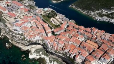 Bonifacio 'nun İHA' sından ve uçurumlarından görüntü