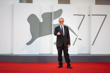 VENICE, İtalya - Eylül 02: 77 Venedik Uluslararası Film Festivali 2020 Lacci kırmızı halı ve Açılış Töreni 'nde İtalyan yönetmen Daniele Luchetti 