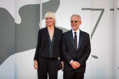 Venedik, İtalya - Eylül 02: İtalyan yönetmenler Elena Bouryka ve Daniele Luchetti, Venedik Uluslararası Film Festivali 2020 Lacci kırmızı halı ve Açılış Töreni 'nde 