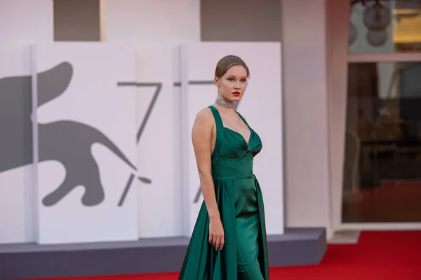 Venise Italie Septembre Pierfrancesco Favino Marche Sur Tapis Rouge Devant — Photo