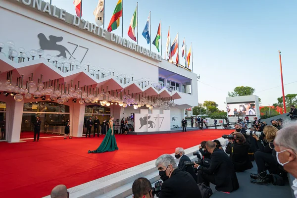 Venise Italie Septembre Pierfrancesco Favino Marche Sur Tapis Rouge Devant — Photo