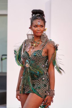 VENICE, İtalya - 10 Eylül 2020: Yassine Gueye, 77. Venedik Film Festivali 'nde 