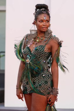 VENICE, İtalya - 10 Eylül 2020: Yassine Gueye, 77. Venedik Film Festivali 'nde 