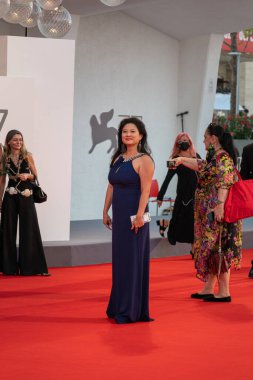 VENICE, İtalya - 10 Eylül 2020: Julia Kim, 77. Venedik Film Festivali 'nde 