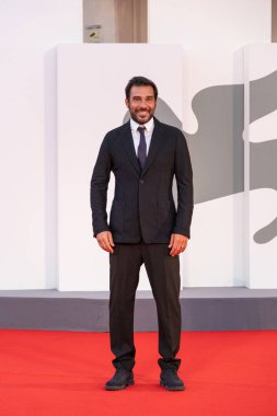 VENICE, İtalya - 10 Eylül 2020: Edoardo Leo, 77. Venedik Film Festivali 'nde 