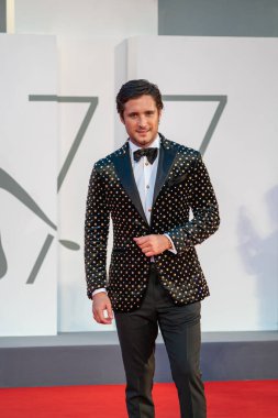 VENICE, İtalya - 10 Eylül 2020: Diego Boneta, 77. Venedik Film Festivali 'nde 