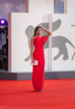 VENICE, İtalya - 10 Eylül 2020: Juana Arias, 77. Venedik Film Festivali 'nde 