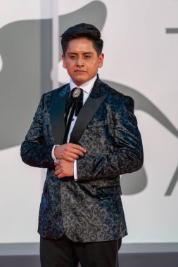 VENICE, İtalya - 10 Eylül 2020: Fernando Cuautle, 77. Venedik Film Festivali 'nde 